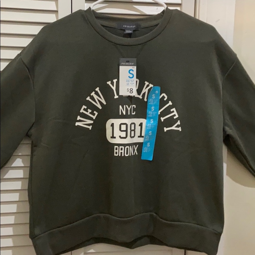 Olive green long sleeve NYC shirt.